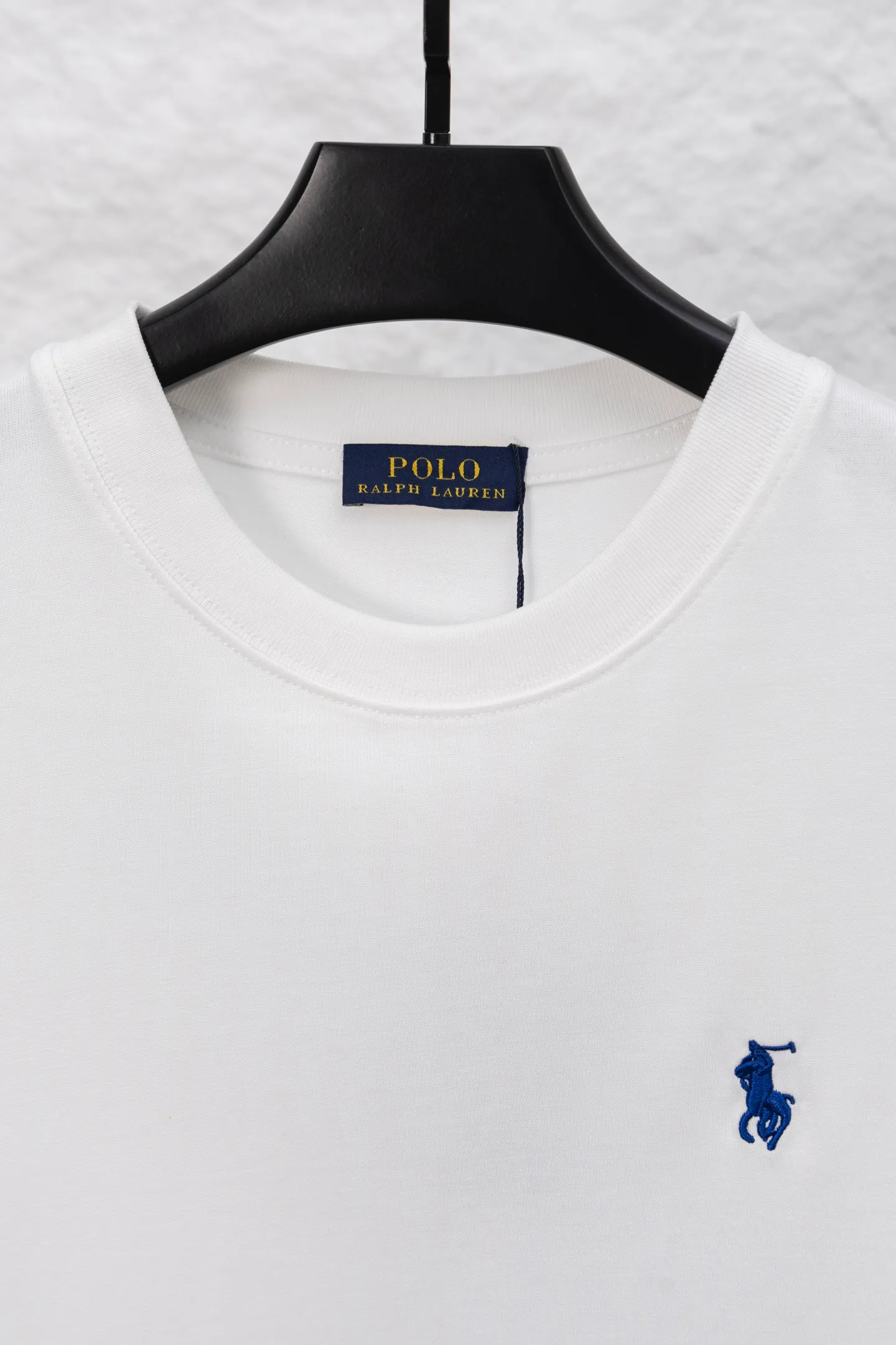 P180 model number/F034 POLO Ralph Lauren new model is on the market 25ss 350G heavy washed and worn high-end short sleeves. The front panel is matched with a small logo and the back panel is cut and patched to embroider the couple's short T. A high-end simple style that you will never get tired of. Pocket patch embroidery is simple style. Advanced temperament. Perfect detail processing 💯 The classic logo logo upper body is super good-looking. Fabric: 350g. Version: loose T-shirt. Color: black and white.